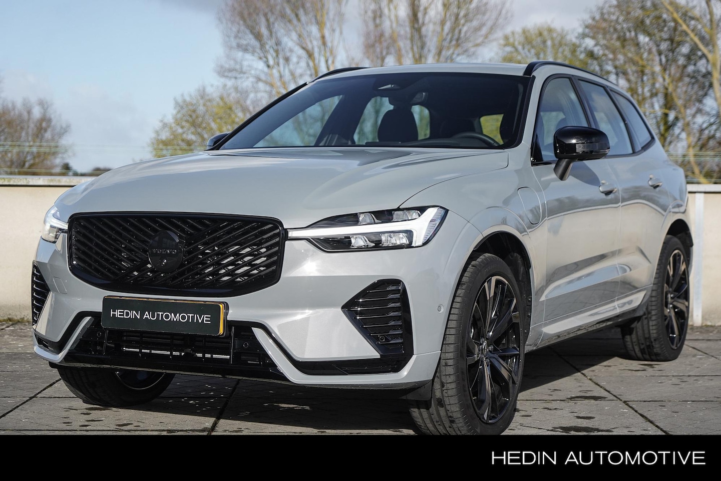 Volvo XC60 - 2.0 T6 Plug-in hybrid AWD Plus Black Edition Panoramadak | Elektrische stoelen met geheuge - AutoWereld.nl