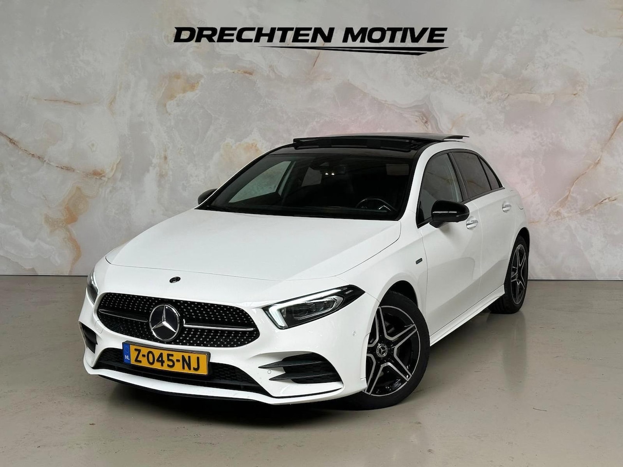 Mercedes-Benz A-klasse - 250 e AMG Line / Pano / Memory / sfeer / - AutoWereld.nl