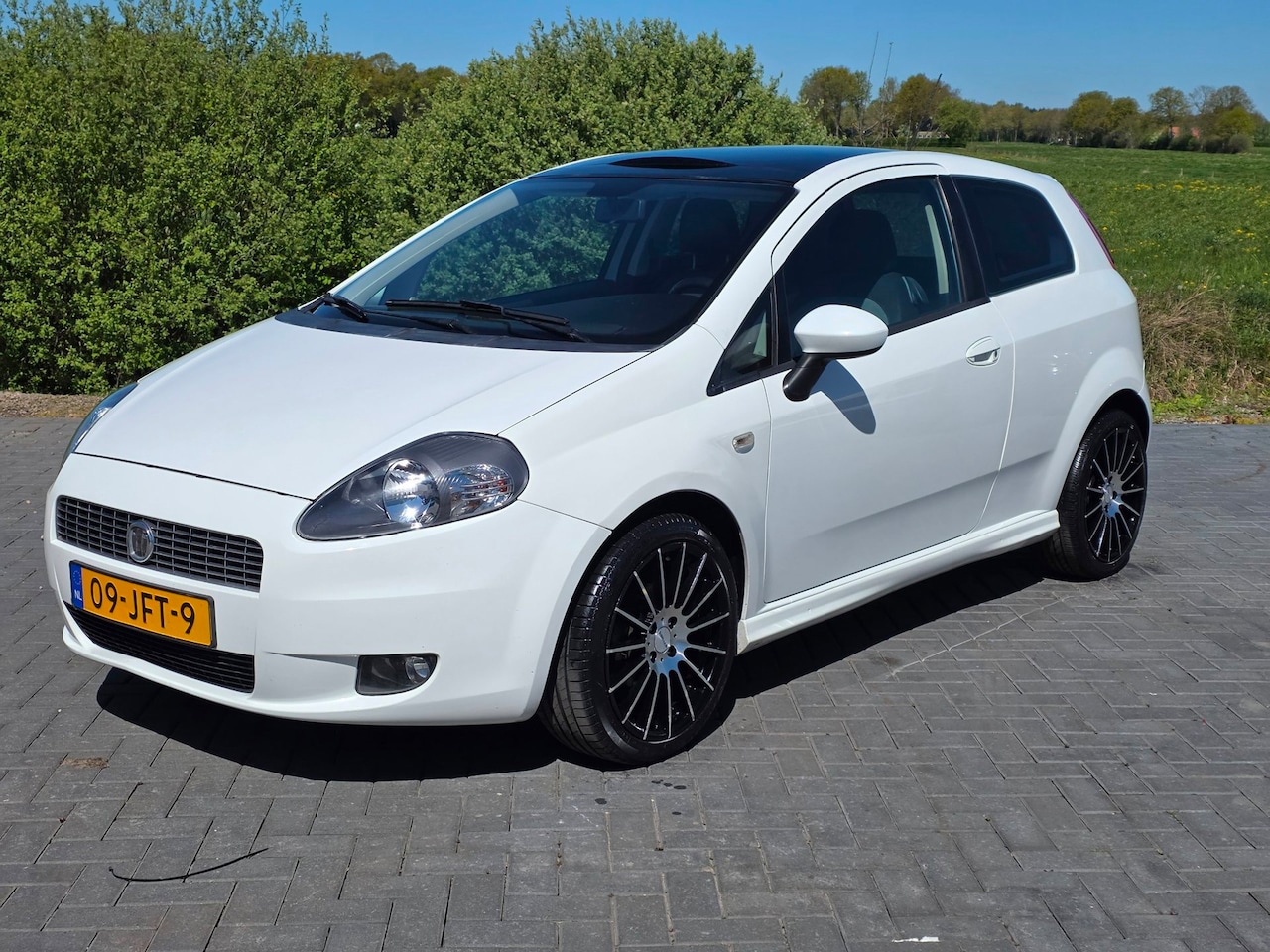 Fiat Grande Punto - 1.4 NeroBianco PANORAMADAK! - AutoWereld.nl