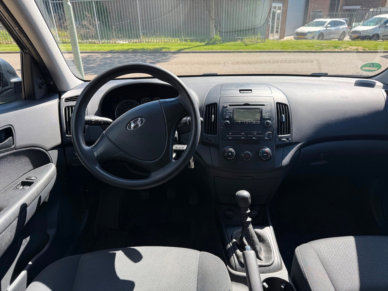 Hyundai i30 - 1.4i Dyna Airco Elek Ramen LAGE KM!! - AutoWereld.nl