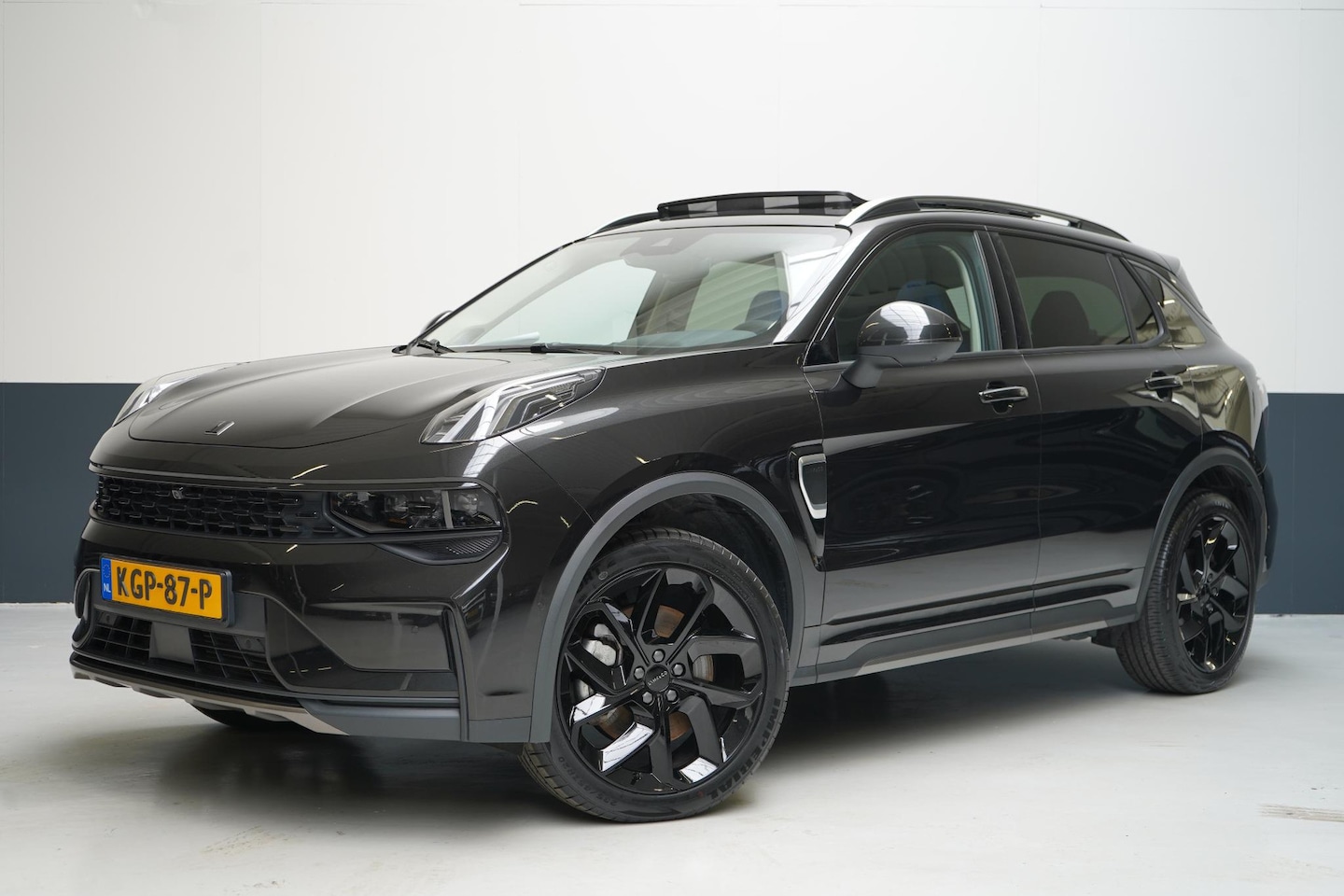 Lynk & Co 01 - 1.5 | Zwart optiek | Panoramadak | Navigatie | Memory | Apple CarPlay - AutoWereld.nl