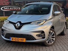 Renault Zoe - R135 Intens 52 kWh | Koop Accu | Trekhaak | Navigatie | Cruise Control | Achteruitrijcamer