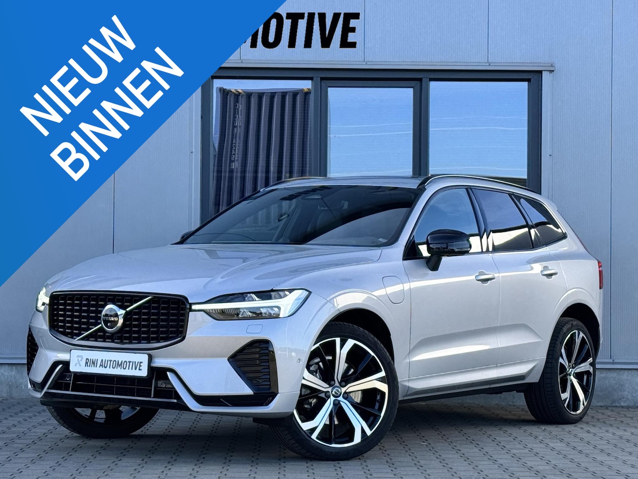 Volvo XC60 - 2.0 T6 Plug-in hybrid AWD R-Design 350 PK | Long range | B&W | Luchtvering | Panorama dak - AutoWereld.nl