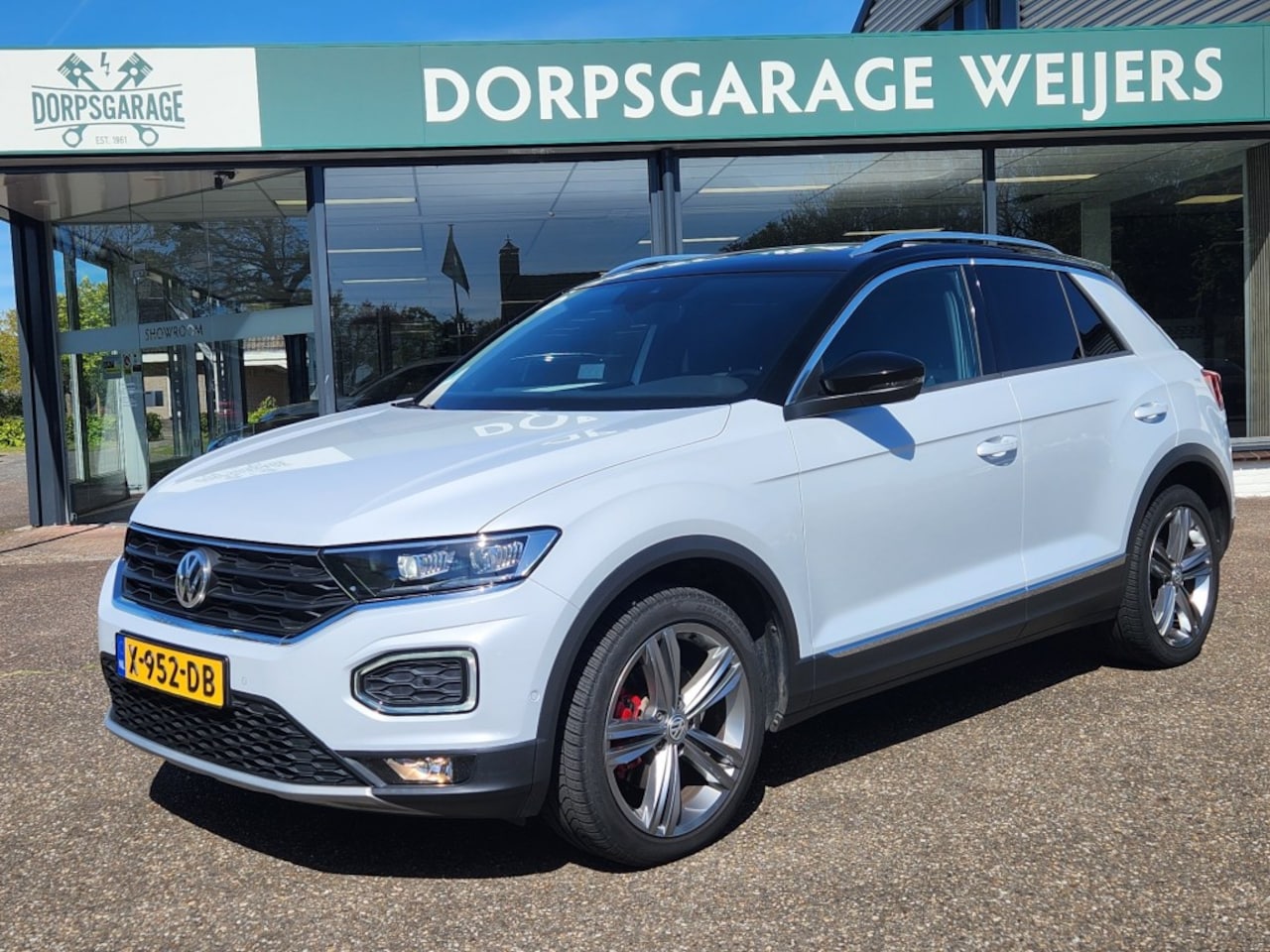 Volkswagen T-Roc - 2.0 TSI 4Motion Sport 2.0 TSI 4Motion Sport, Pano, Trekhaak, Virtual Cockpit, Stuur- Stoelverwarming - AutoWereld.nl