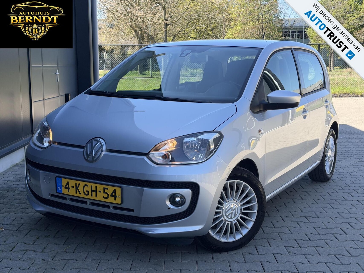 Volkswagen Up! - 1.0 high up! BlueMotion Airco PDC Navi Cruise - AutoWereld.nl