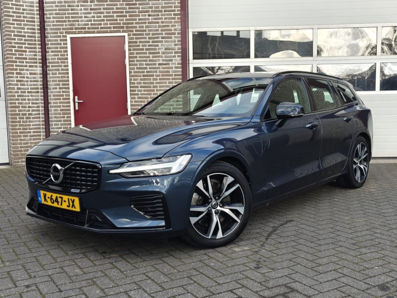 Volvo V60 - 2.0 T6 Recharge AWD R-Design - Panodak - Standkachel all in prijs - AutoWereld.nl