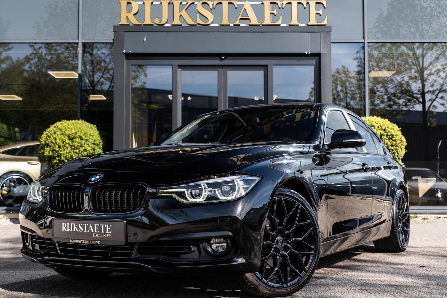 BMW 3-serie - 330e Centennial High Executive|19''|CARPLAY|PDC - AutoWereld.nl