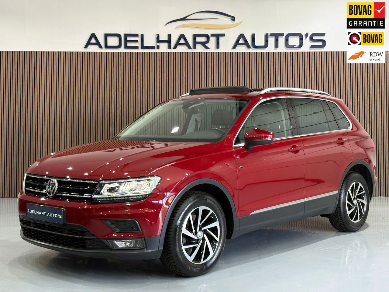 Volkswagen Tiguan - 1.5 TSI Comfortline / Panorama dak / Navigatie full map / Adaptive Cruise control / Climat - AutoWereld.nl