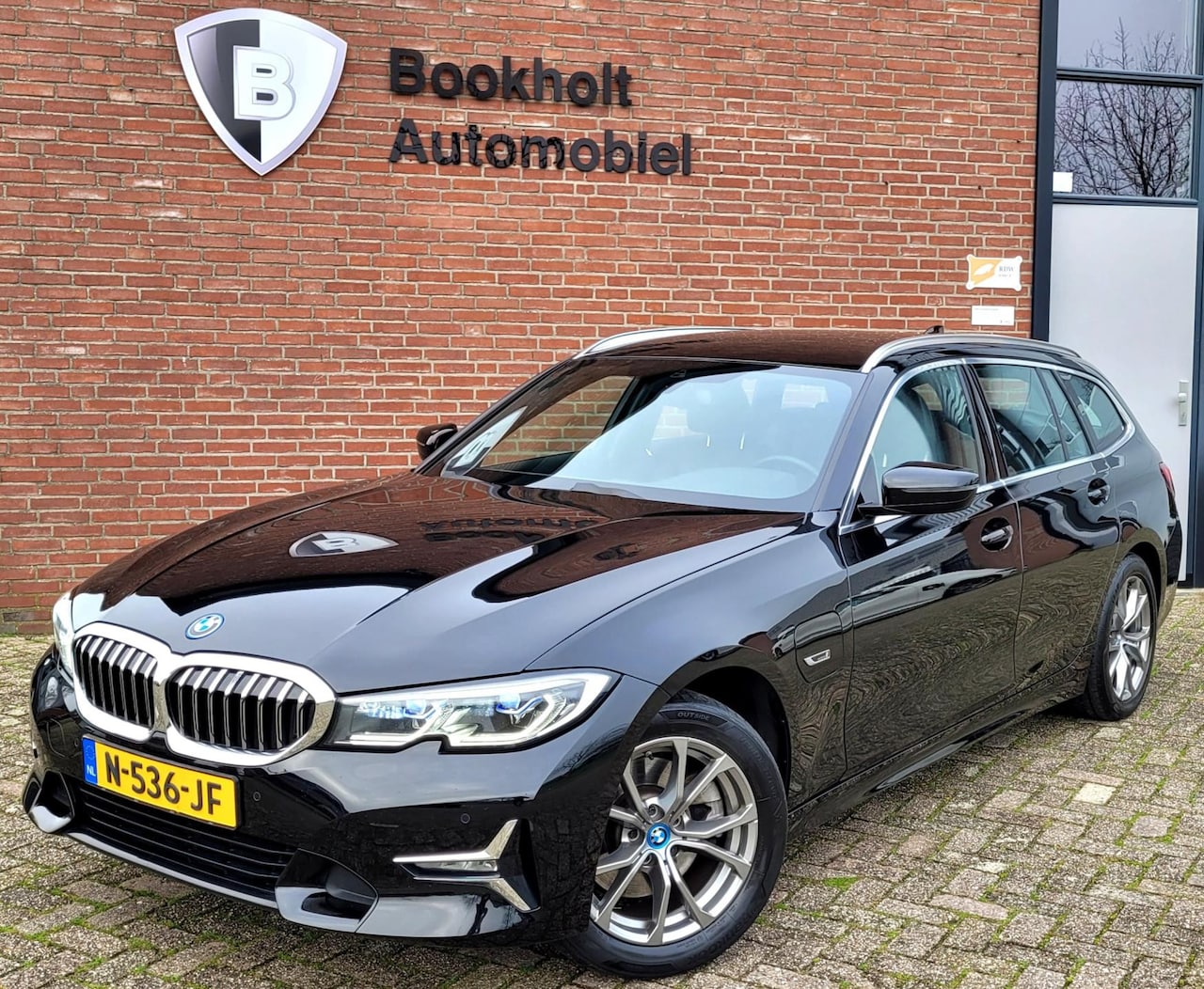 BMW 3-serie Touring - 320e LUXURY, Mokka leer, Stuurverw. Laser (1e eig. NL NAP) - AutoWereld.nl