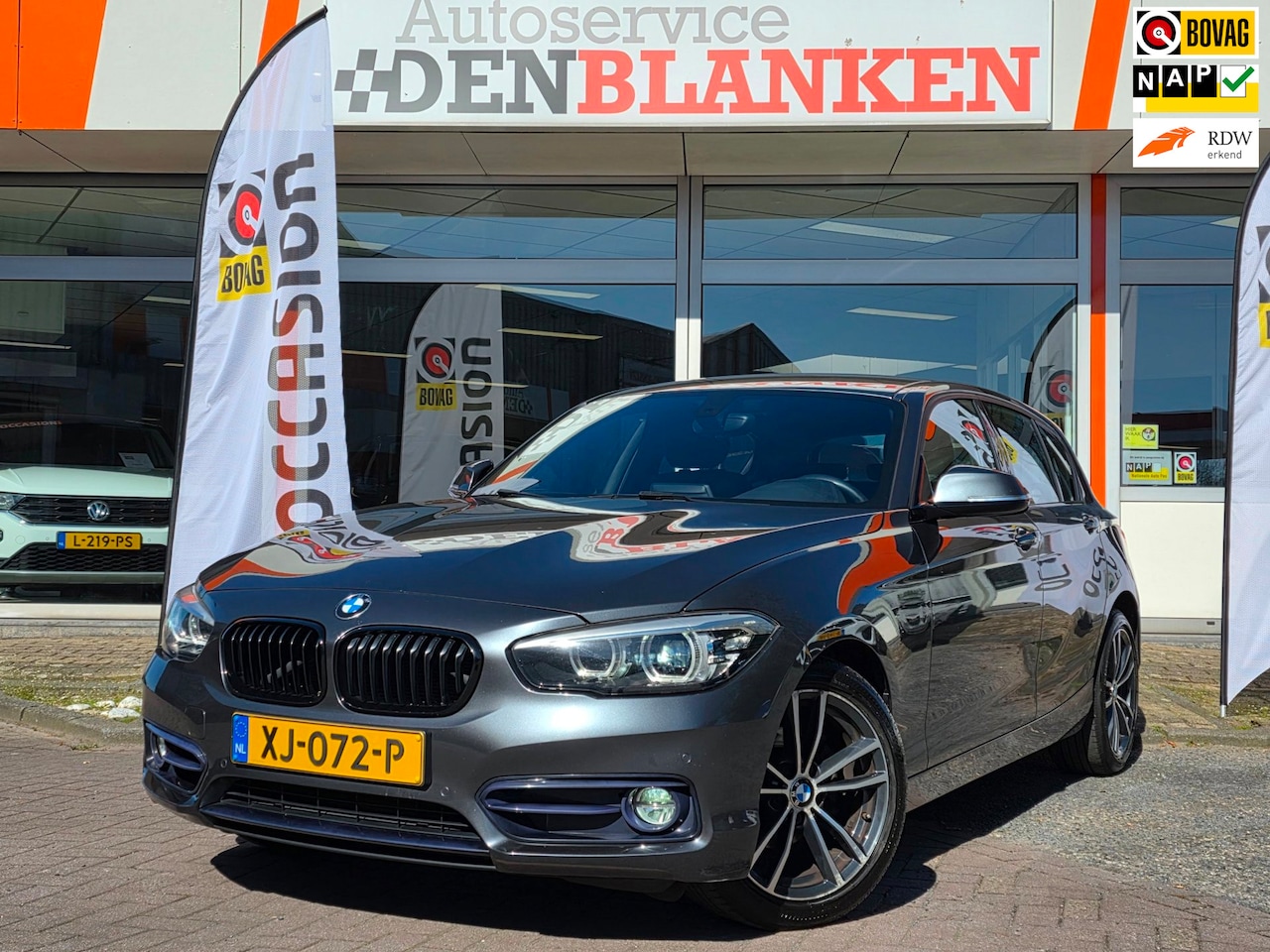 BMW 1-serie - 118i Executive BJ.2019 / Navi / Led koplampen / Clima / Sportstoelen / Pdc / Trekhaak !! - AutoWereld.nl