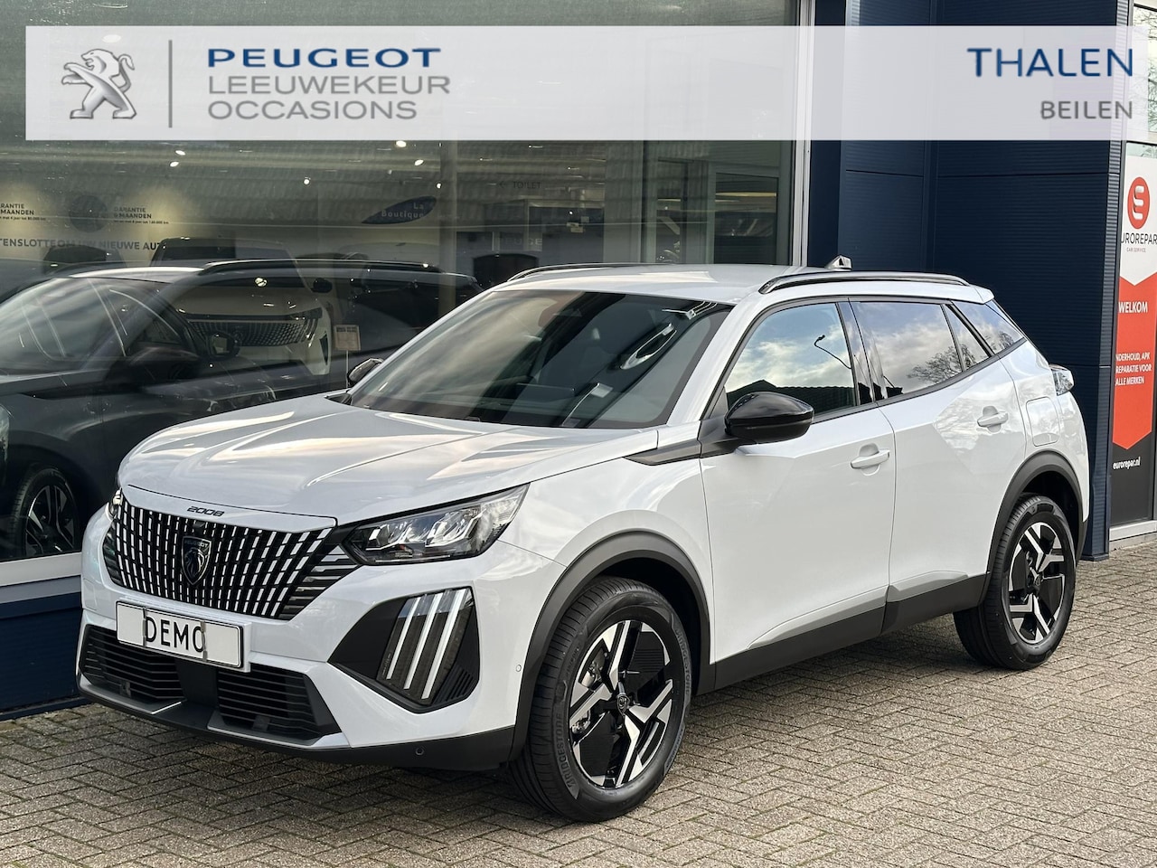 Peugeot 2008 - 1.2 Hybride Automaat 145 PK Allure | Navigatie | Keyless entry | Adaptieve Cruise Control - AutoWereld.nl