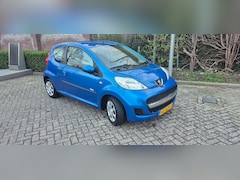 Peugeot 107 - 1.0-12V Millesim 200