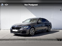 BMW 5-serie - Sedan 530e High Executive M-Sport / Driving Assistant Professional / Glazen Schuifdak / La