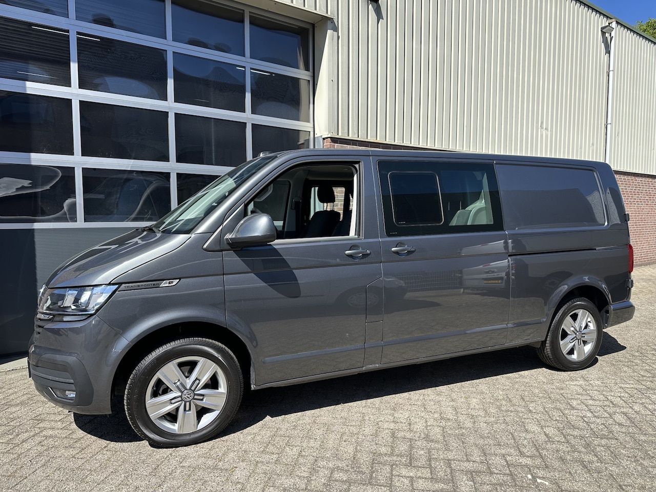 Volkswagen Transporter - 2.0 TDI 110kw/150pk DC DSG L2 2 schuifdeuren,Navi,Camera,Airco,Cruise,Lmv,Pdc - AutoWereld.nl