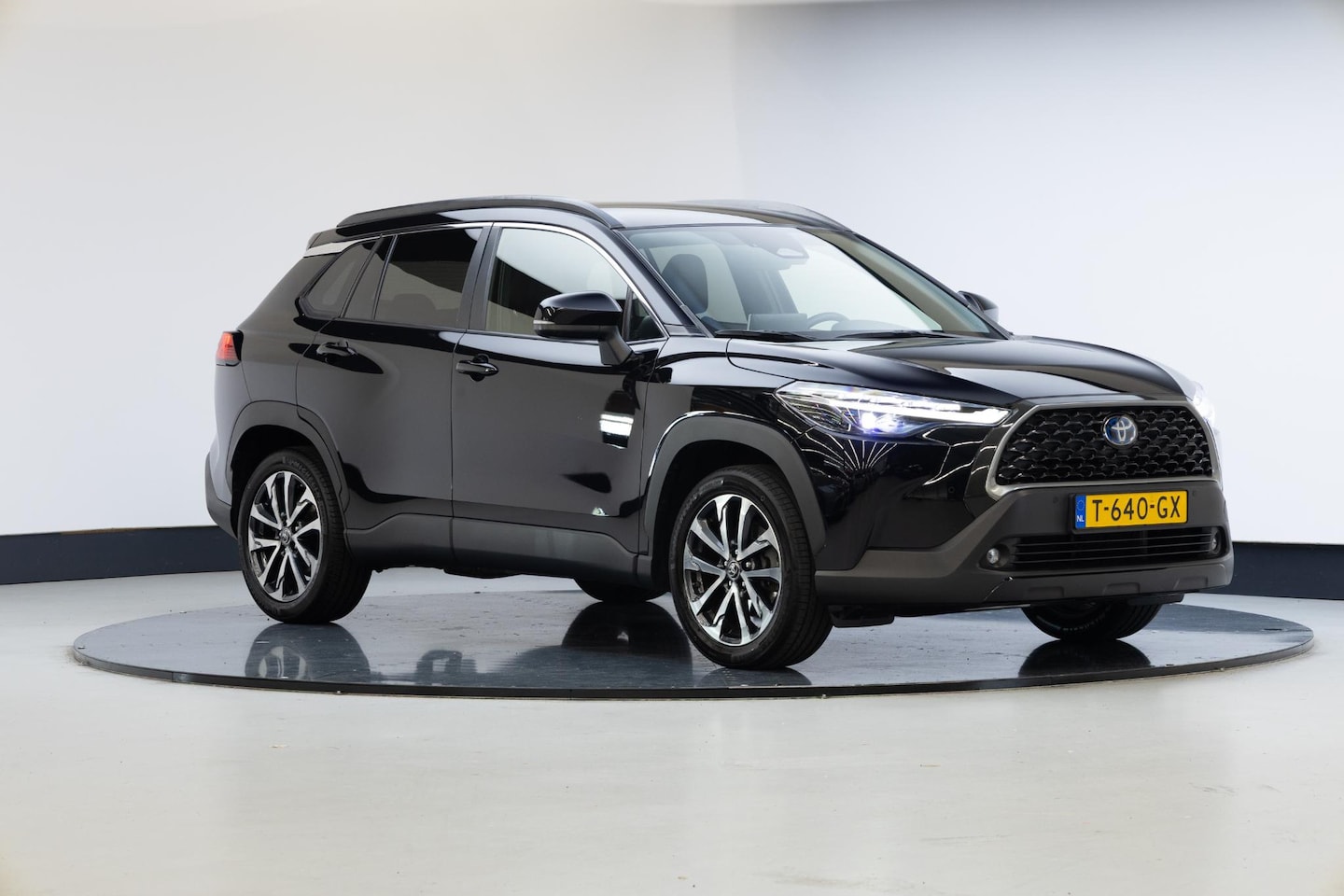 Toyota Corolla Cross - 2.0 High Power Hybrid First Edition | Trekhaak | Stoelverw.| - AutoWereld.nl