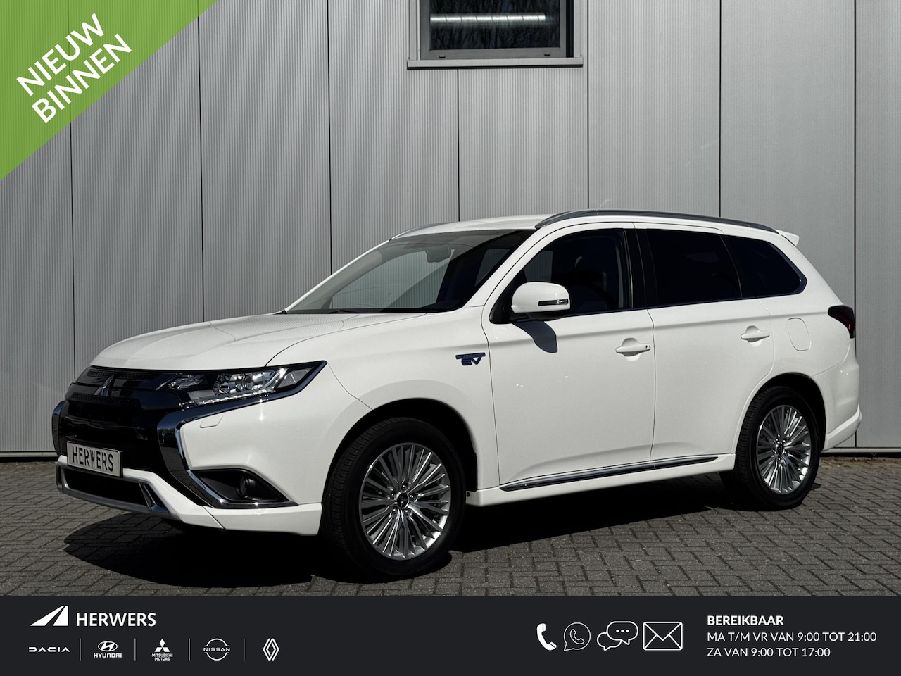 Mitsubishi Outlander - 2.4 PHEV Intense+ Afneembare Trekhaak / Trekgewicht 1.500 KG / Stoelverwarming / Achteruit - AutoWereld.nl