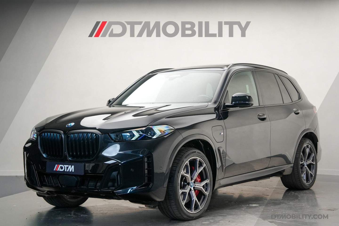 BMW X5 - xDrive50e High Executive M-Sport | Skylounge | Iconic Glow | H/K - AutoWereld.nl
