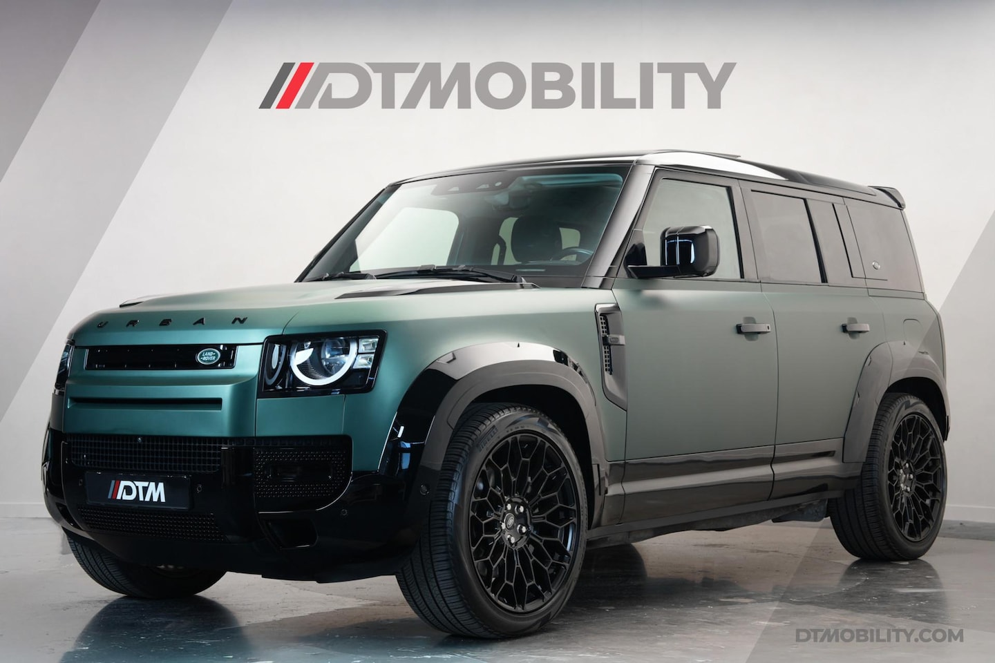 Land Rover Defender 110 - 2.0 P400e 110 S | Urban Widetrack | Panoramadak | Luchtvering | - AutoWereld.nl