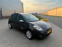 Renault Clio - 1.5 dCi Night & Day NAVIGATIE CLIMA LEER ZWART 2011