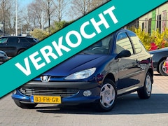 Peugeot 206 - 1.4 XS | APK 11-3-2027 | Elektrische ramen | 2 Sleutels | Neerklapbare achterbank |