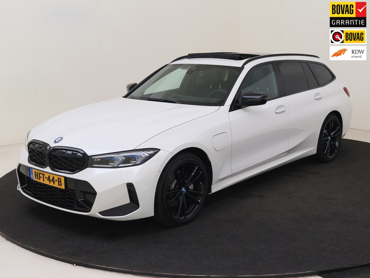BMW 3-serie Touring - 330e M-Sport Trekhaak/Widescreen/H&K - AutoWereld.nl