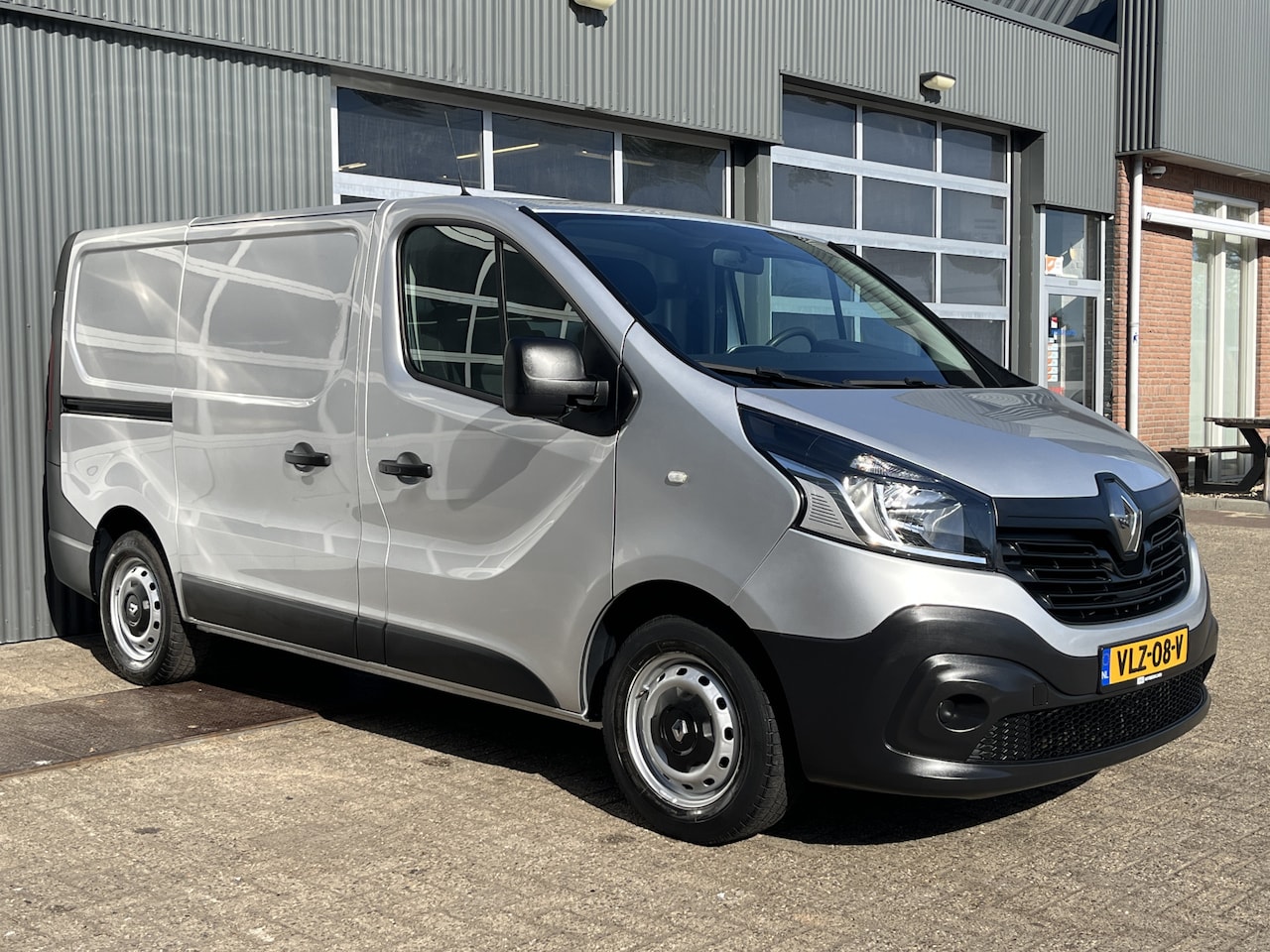 Renault Trafic - 1.6 dCi L1H1 BTW en BPM VRIJ!! Airco Cruise controle 2-Persoons Telefoonverbinding Parkeer - AutoWereld.nl
