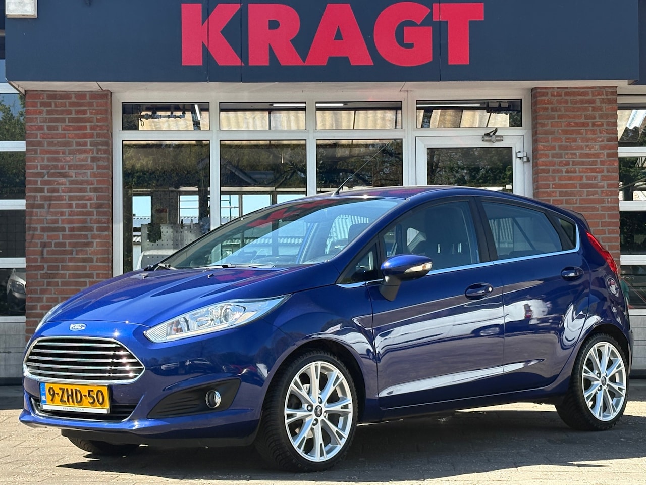 Ford Fiesta - Titanium 1.0T 100 pk - Riem vv - 17" LMV - Trekhaak - Climate - AutoWereld.nl