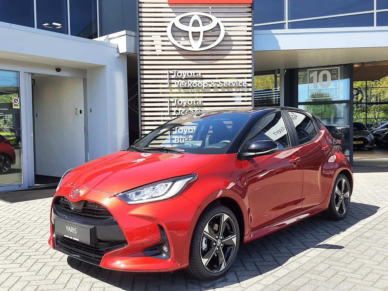 Toyota Yaris - 1.5 Hybrid 130 Executive NIEUW DIRECT LEVERBAAR! STOEL/STUURVERW 17'' LM-VELGEN PARK-SENSO - AutoWereld.nl