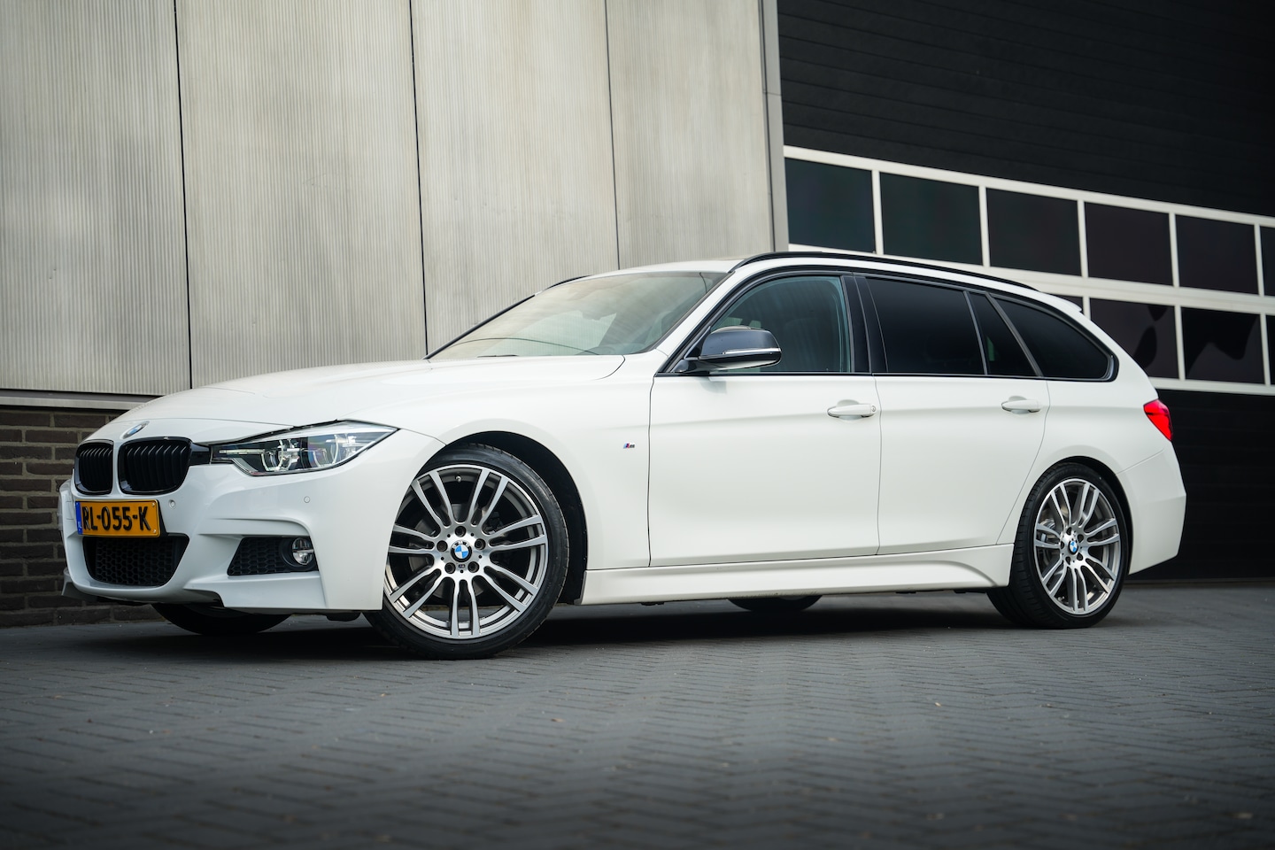 BMW 3-serie Touring - 318i M Sport High Executive Carplay | Leer | PANO | Inruil mogelijk! - AutoWereld.nl