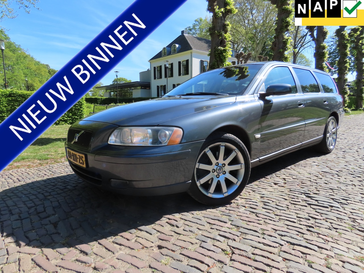 Volvo V70 - 2.4D Edition II Ecc Cruisecontrol Leer Stoelverwarming Achteruitrijcamera Pdc Lm Velgen Tr - AutoWereld.nl