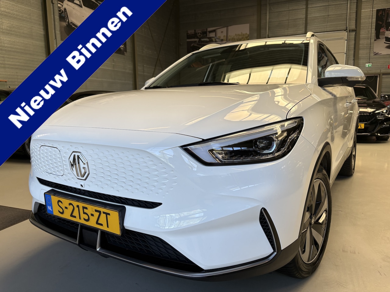 MG ZS - EV Long Range Luxury 70 kWh Panorama dak - AutoWereld.nl