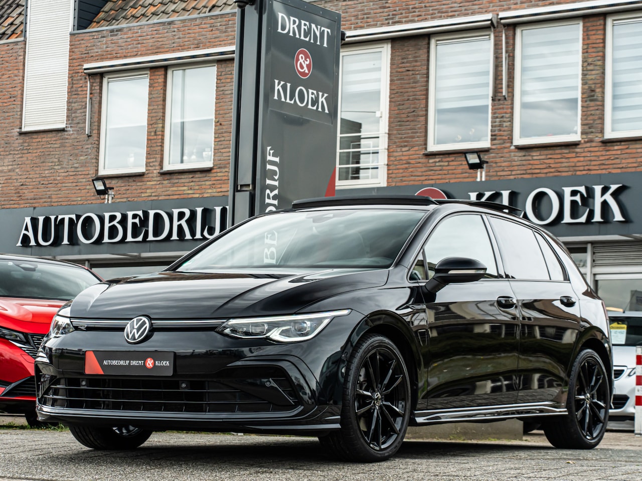 Volkswagen Golf - 1.5 eTSI R-Line Business PANO HUD HARMAN KARDON CAMERA MATRIX IQ BLACK OPTIC BOMVOL!! - AutoWereld.nl