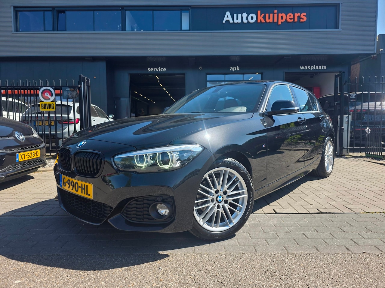 BMW 1-serie - 118i Edition M Sport Shadow High Executive | Met o.a. navigatie, stoelverwarming, climate - AutoWereld.nl