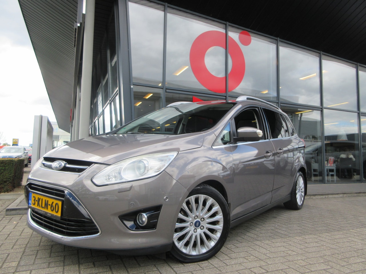 Ford Grand C-Max - 1.6 EcoBoost Titanium | 1E EIGENAAR | VIERSEIZOENEN BANDEN || TREKHAAK | PANORAMADAK | - AutoWereld.nl