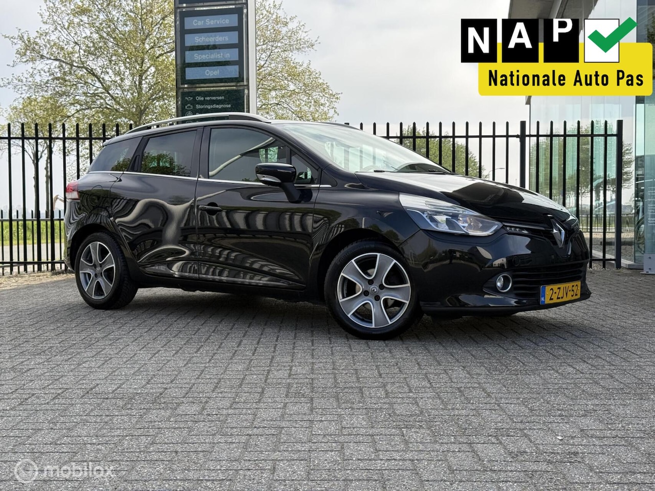 Renault Clio Estate - Night&Day | Navi | Cruise | Bluetooth - AutoWereld.nl