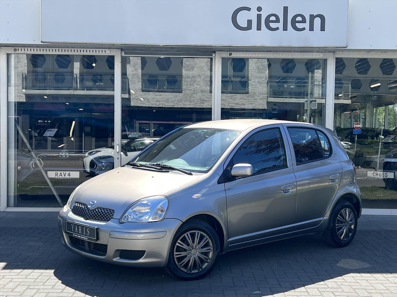 Toyota Yaris - 1.3 VVT-I 5DR | Airconditioning, Centrale deurvergrendeling, Elektrische ramen, Weinig KM! - AutoWereld.nl