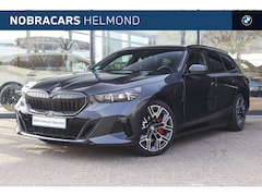 BMW 5-serie Touring - 550e xDrive M Sport Automaat / Trekhaak / Panoramadak / Comfort Access / Bowers & Wilkins