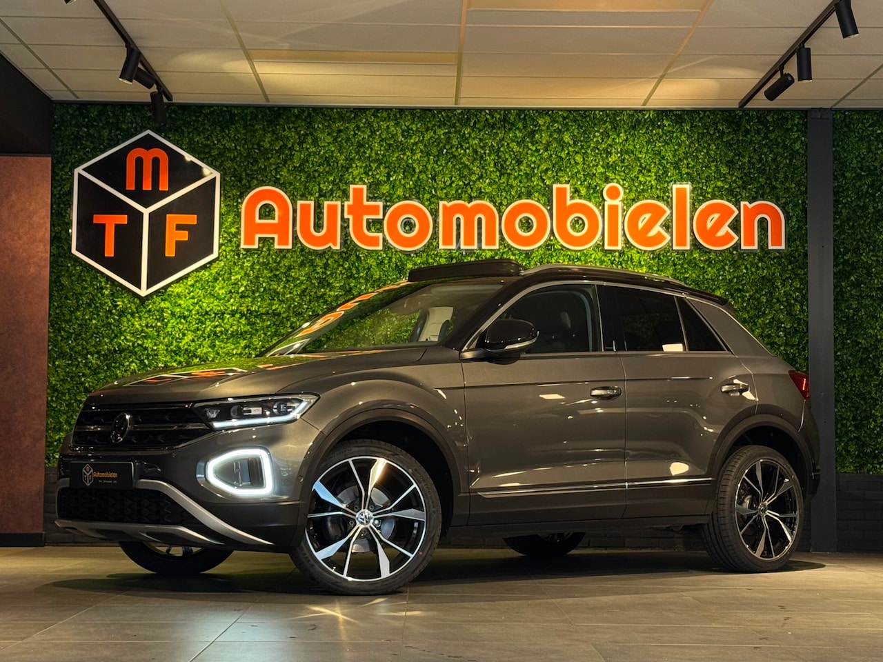 Volkswagen T-Roc - 1.5 TSI Sport IQ.Drive |PANO|150PK|BEATS|BOMVOL - AutoWereld.nl