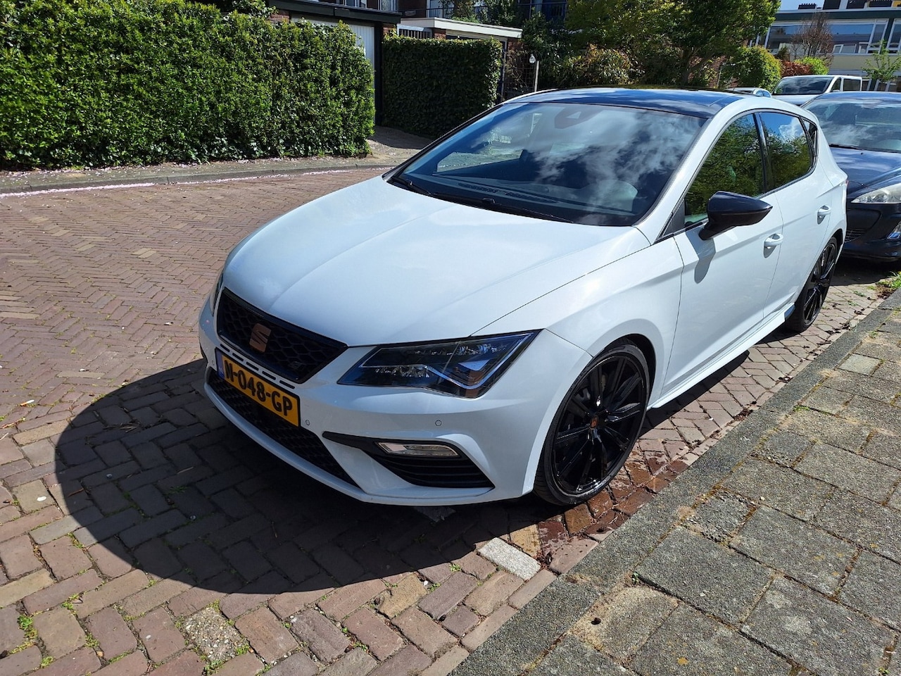 SEAT Leon - 2.0 TSI CUPRA | PANODAK | ADAPTIVE CRUISE | LED | CAMERA | LEDER/ALCANTARA | STOELVERWARMI - AutoWereld.nl