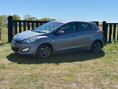 Hyundai i30 - 1.6 GDI i-Motion Plus lichtmetalen velgen. stuurwielbediening. cruise control. camera