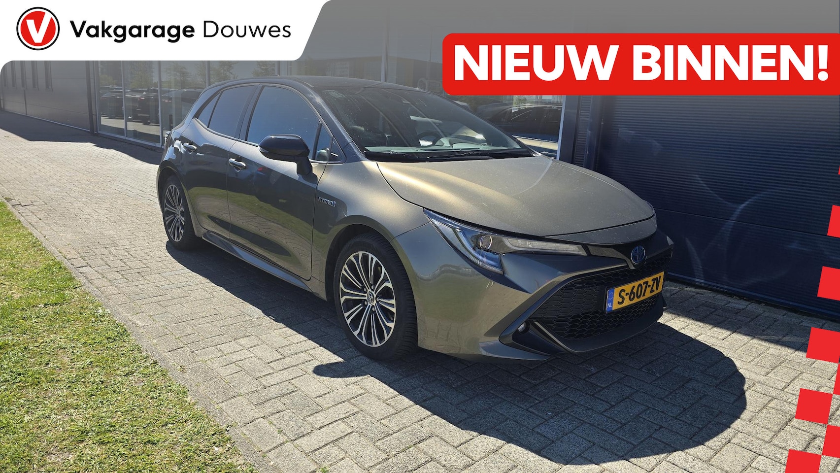 Toyota Corolla - 2.0 Hybrid Dynamic |Bi-Tone |Stoelverwarming - AutoWereld.nl