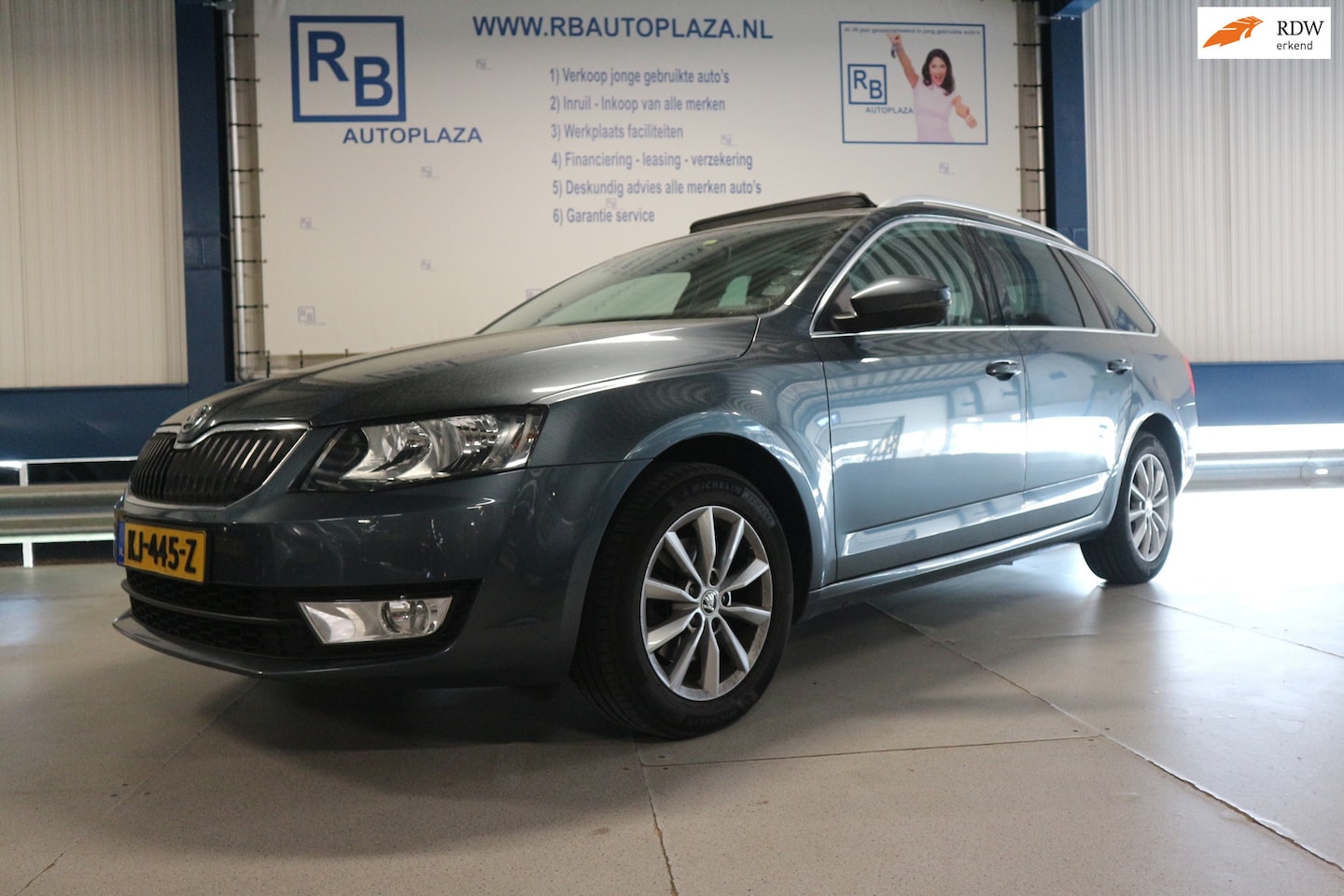 Skoda Octavia Combi - 1.0 TSI / NAP / 12 MAANDEN GARANTIE / PANO DAK ! ! ! - AutoWereld.nl