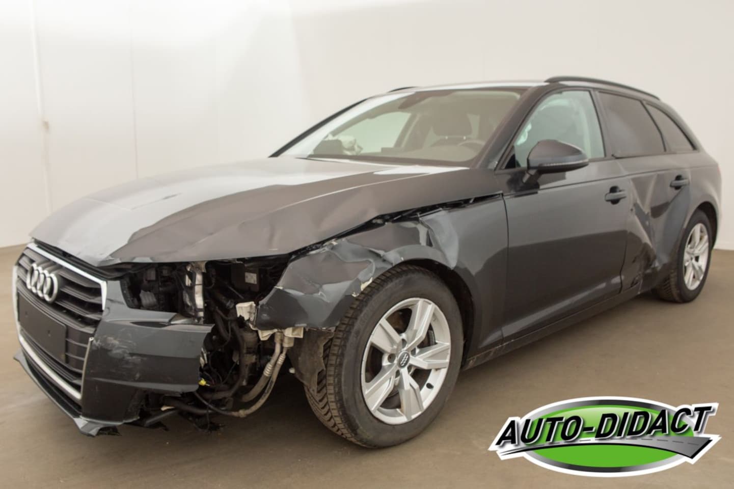 Audi A4 - 2.0 TDI Automaat Navi Airco - AutoWereld.nl