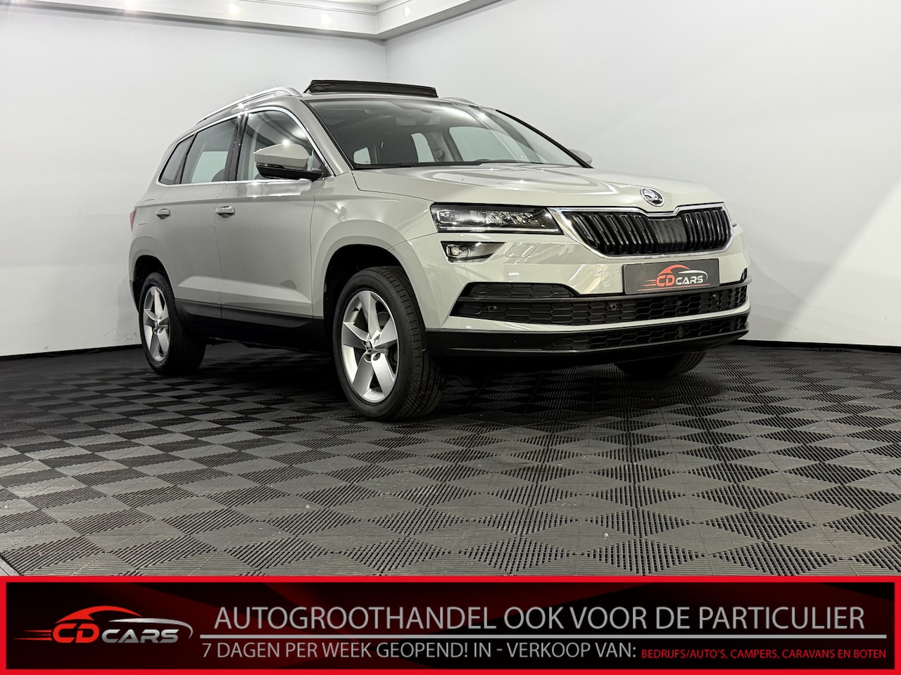 Skoda Karoq - 1.0 TSI Business Edition Panoramadak, Camera, Navi, Keyless start, Cruise control, A start - AutoWereld.nl