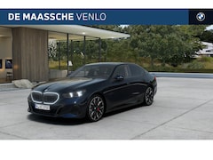 BMW 5-serie - 550e xDrive M Sport Automaat / Panoramadak / Trekhaak / Bowers & Wilkins / Comfort Access
