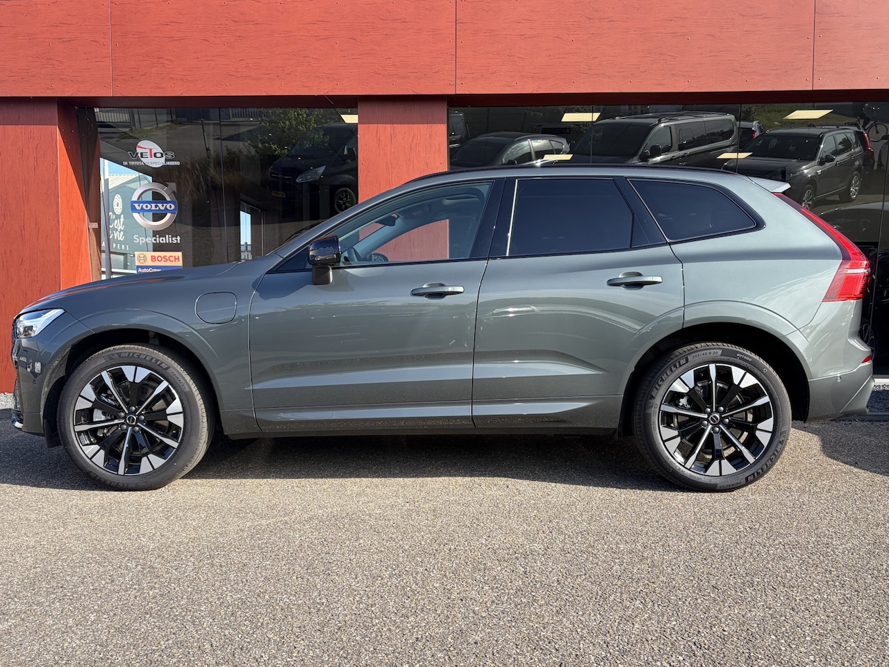 Volvo XC60 - 2.0 T8 Plug-in hybrid AWD Ultra Dark 2.0 T8 Plug-in hybrid AWD Ultra Dark - AutoWereld.nl