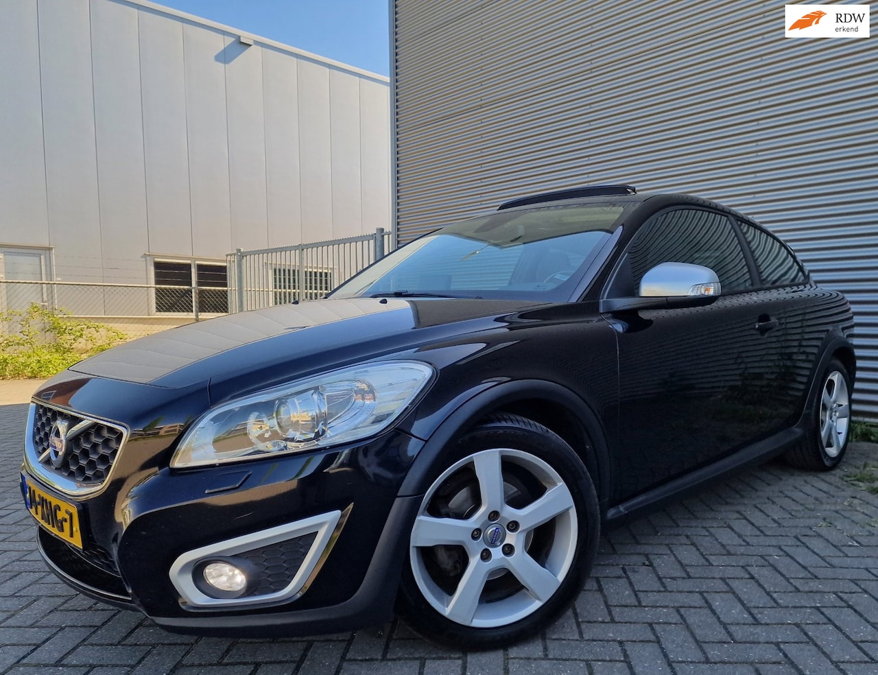 Volvo C30 - 1.6 D2 R-edition PANO NAVI LEDER PSENSOR CRUISE 2 X SLEUTELS - AutoWereld.nl