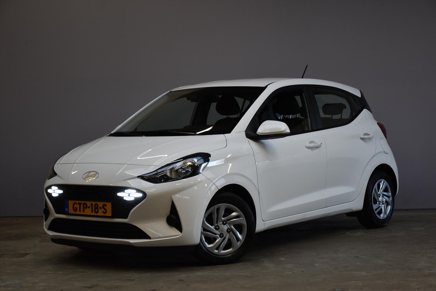 Hyundai i10 - 1.0i 67pk Aut Comfort Smart Navi | Camera | Airco - AutoWereld.nl
