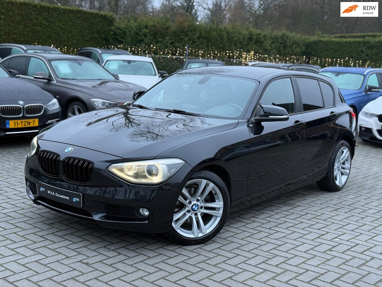 BMW 1-serie - 118i Business+|Nieuwe Ketting + Klepseals|Leder|Navigatie|Cruise control|Xenon|Climate con - AutoWereld.nl