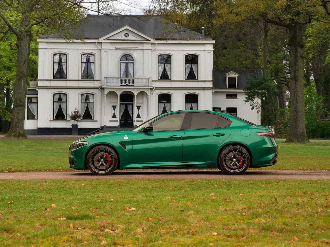 Alfa Romeo Giulia - 2.9 V6 Quadrifoglio MY25 | Akrapovic | Carbon stoelen | Harman/Kardon | Facelift | Adapt. - AutoWereld.nl